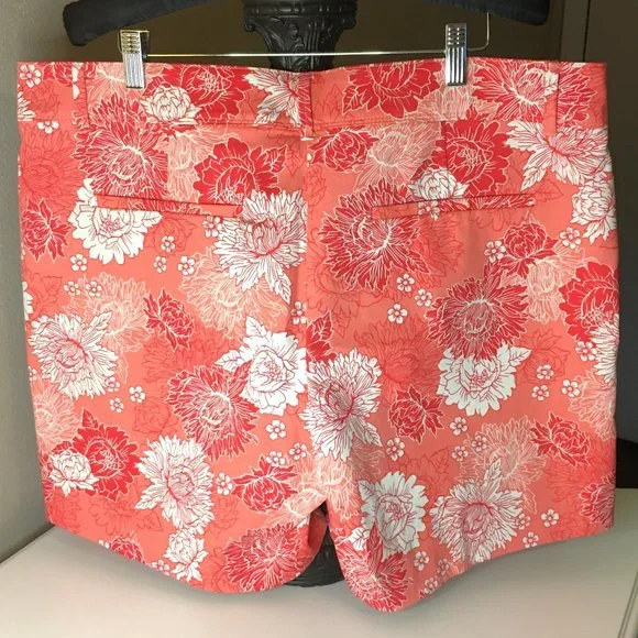 ISAAC MIZRAHI NEW YORK Scattered Peony Floral Tailored Shorts - Picture 5 of 11